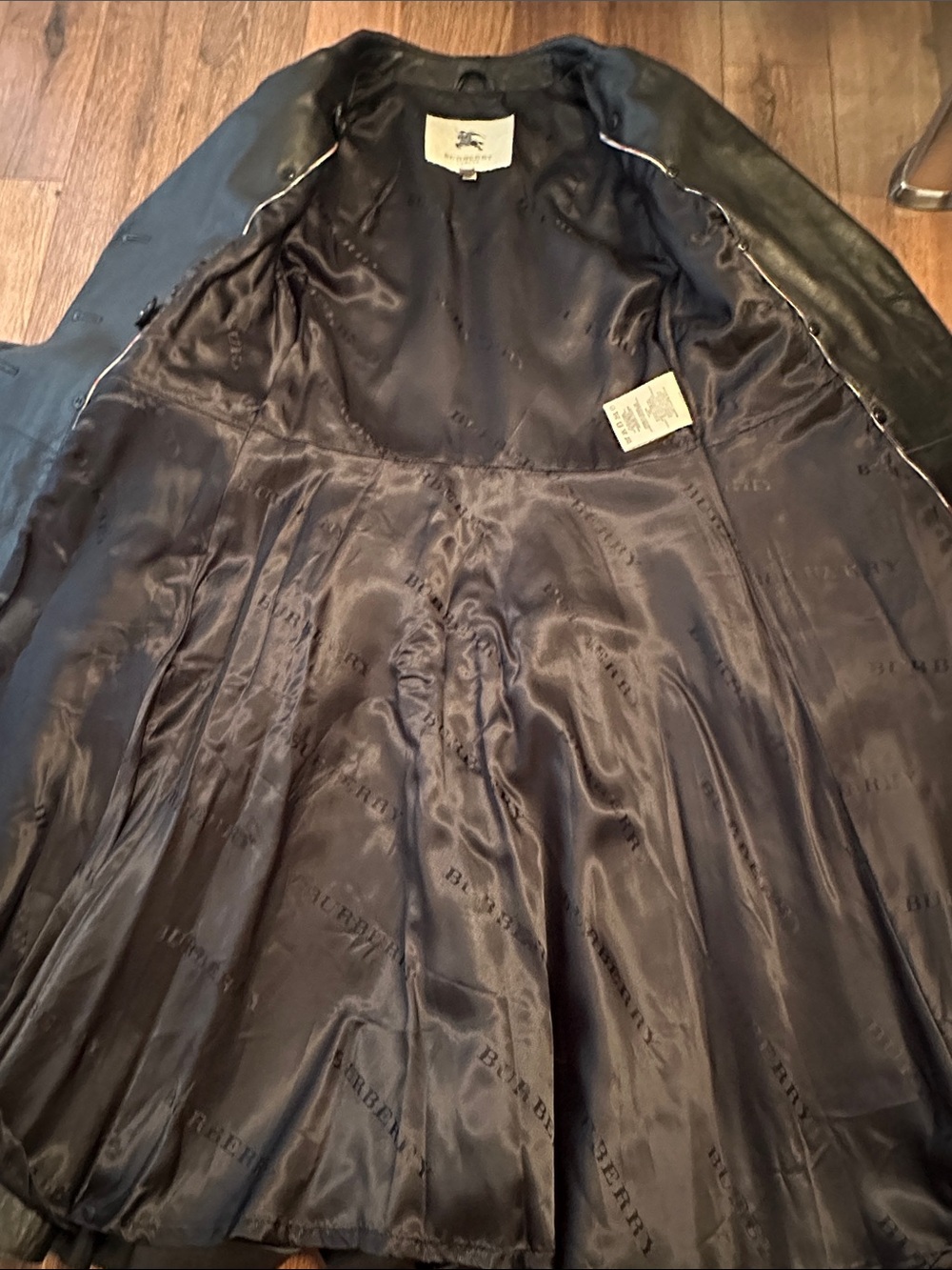 Burberry London Lambskin Leather Trench Coat. Size 2 - Picture 5 of 13